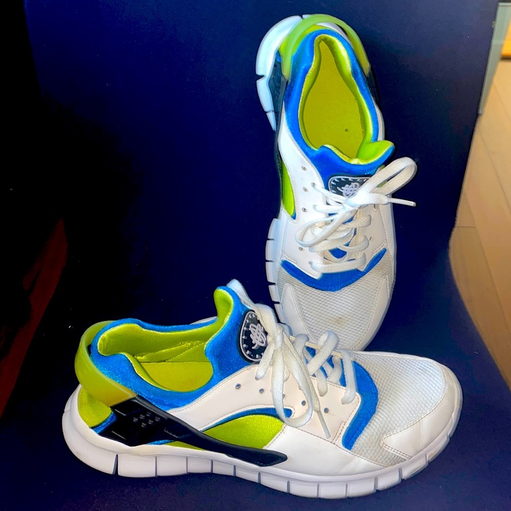 Stylish White and Blue Men's Sneakers